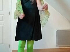 奴隶F圣帕特里克日挑逗脱衣舞😈