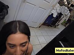 性感18+黑发大屁股Nikki Mars公共洗衣店被Jason Legend猛干