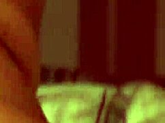 瘦瘦18+少女小奶子加入淫乱三人行😏