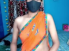 Indian girl performs live sex video for viewers