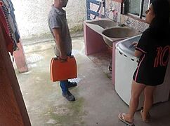 Housewife pays washing machine tech with her ass while hubby’s out! 🍑