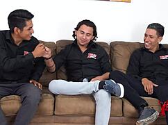 3 jóvenes arrechos quieren casting porno con sumisa pelirroja ninfómana 😏