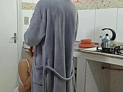 EMPREGADINHA LINDA SEDUZIU PATRÃO CASADO QUE COMEU ELA E GOZOU NA BOCA