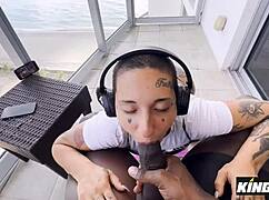 Short-haired PAWG Gia Lovely bouncing on Louie's BBC outdoors! 😍