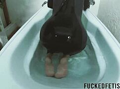 why does aquafilia in the bathtub feel so sexy?