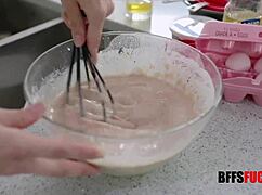 三个18+火辣妹子烘焙摇大屁股伺候主人