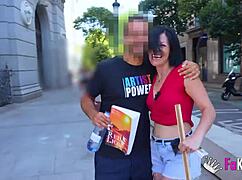 性感熟女Sandra公共场合露奶骑陌生人速战