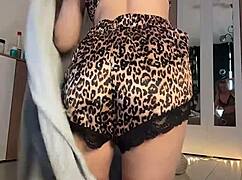 Teen Webcam Doggystyle Fisting and Fucking with Wet Pussy