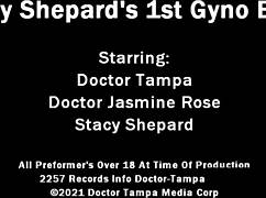 哇，Dr Tampa检查Stacy Shepard的第一次妇科检查！