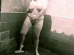 Yo, Lays Lopes starts with a refreshing shower and ends up masturbating!