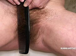 Brush that hairy ginger pussy! 😍