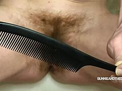 Brush that hairy ginger pussy! 😍