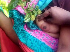 indian beauty aunty shows off boobs in outdoor homemade video, wanna see?