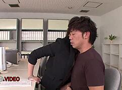 Yui Kasuga的业余口交变成狂野硬核内射会话