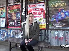 这个天然18+妹子POV口交超带劲，然后骚穴被狠操翻天