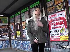 这个天然18+妹子POV口交超带劲，然后骚穴被狠操翻天