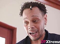 Kelsey Kane gets shy but excited in a threesome with the movers 😏