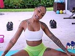Ebony Fitness Guru Kona Jade Rides Athletic Partner In Oiled Session.