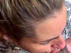 hermosa chupada le doy a mi amigo y me da toda la lechita en la cara 😋