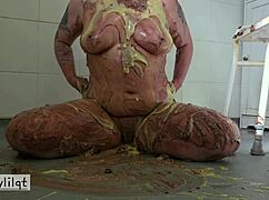 Kinkylilqt Squashes Cake with Ass and Fucks Herself