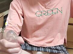 人妖Ting Xuan口交假阳具掀裙子射嘴里 😈