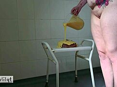 Kinkylilqt Squashes Cake with Ass and Fucks Herself