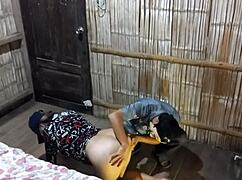 Madrastra se absorbe la leche del hijastro de 18 años en plena crisis sexual de su marido el cornudo porno real casero madrastra follando con el hijastro