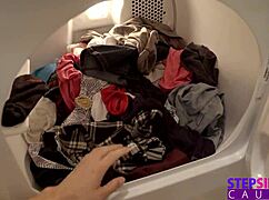 继兄妹被抓到撕裂瑜伽裤？