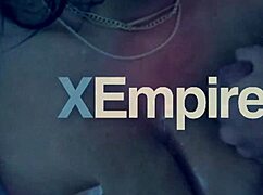 海莉戴维斯大屁股在车库被巨鸡巴猛砸