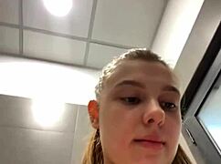 Fingering pussy in public? BBW gets hardcore cum after masturbation 😏