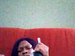 黑珍珠毛逼自慰玩到奶油喷汁