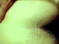 Pensé Que Era Mi Marido Quien Me Estaba Follando Cuando Llegó a Casa del Bar