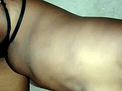 这骚逼发情被大屌猛干