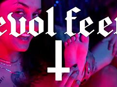 Rotten Venus & Nath In Lesbian Foot Fetish