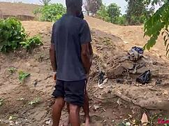 美女户外散步变院子狂操