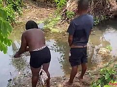 美女户外散步变院子狂操