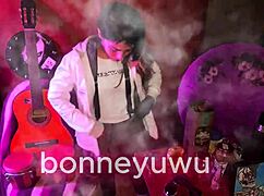 Bonneyuwu - 18 bartender pays Bonney to suck a dildo 😘