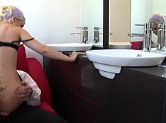 cleaning lady blows and fucks at work 😏