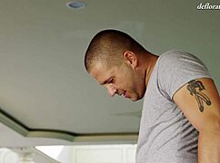 Rita Ulyanova泳池边被操