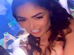 epa colombia deja ver sus tetas en vivo