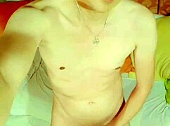 A skinny amateur masturbates with a new hat in solo Usa fun.