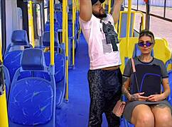 vizinha ninfeta no onibus publico cai de boca na rola, completa no sheer vermelho