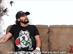 repartidor con polla enorme le rompe el coño a mujer de su jefe