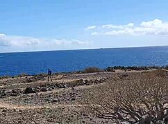 public pissing teen gives risky blowjob to boyfriend on camping 😏