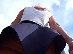 Upskirt girl without panties