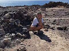 public pissing teen gives risky blowjob to boyfriend on camping 😏