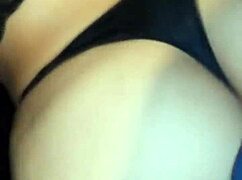 Espiando a la zorra de mi hermanastra me descubre y la muy puta me pide que la folle en cuatro!