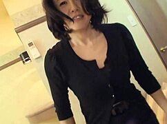 Asian mom Junko Sakashita got so excited by a guy that she showed her boobs on the street?