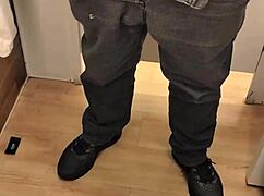 I jerked off quickly in the shopping bathroom