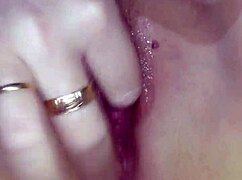 看老婆摸她那骚逼